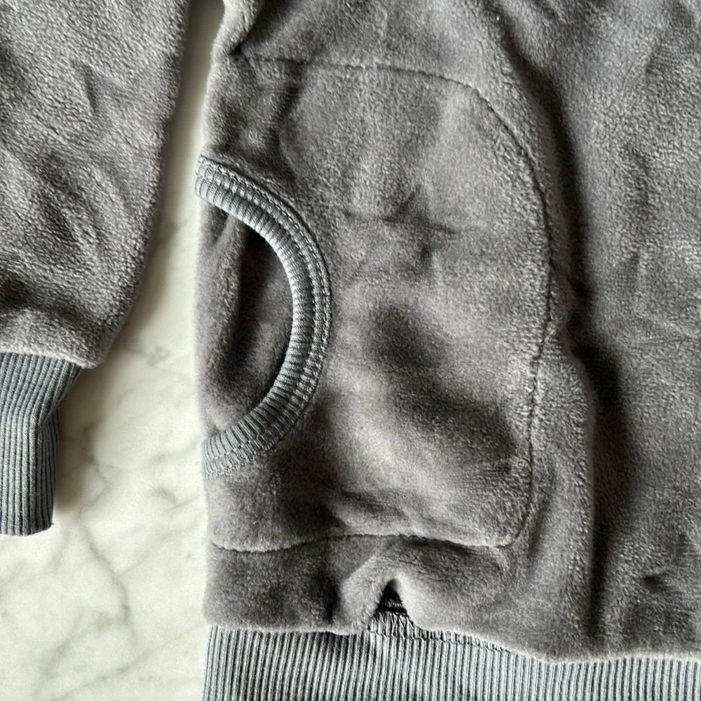 💫 Sleep on it velour sleep set toddler size 3T dark grey with star imprint.